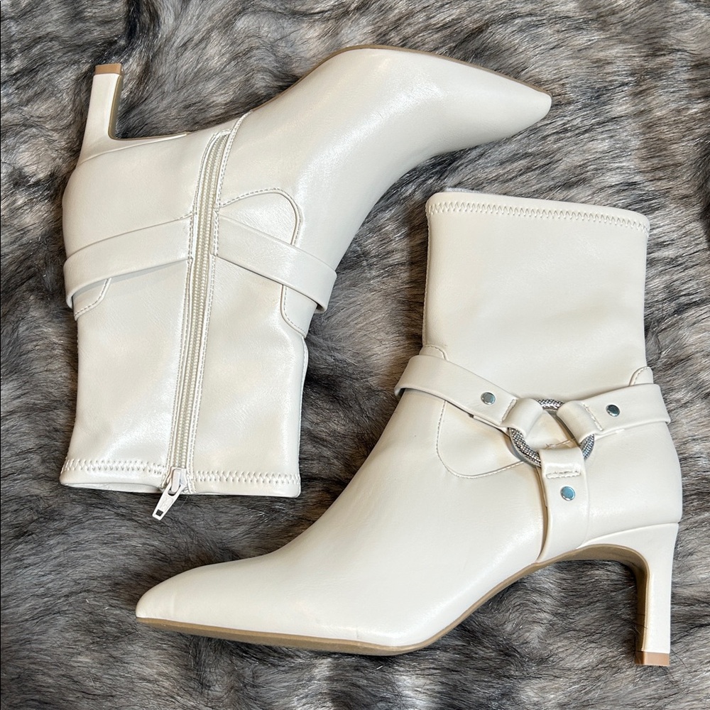 NEW Dolce Vita Gavani Pointed Toe Heeled Bootie Ivory Women’s 9.5 - Picture 8 of 11